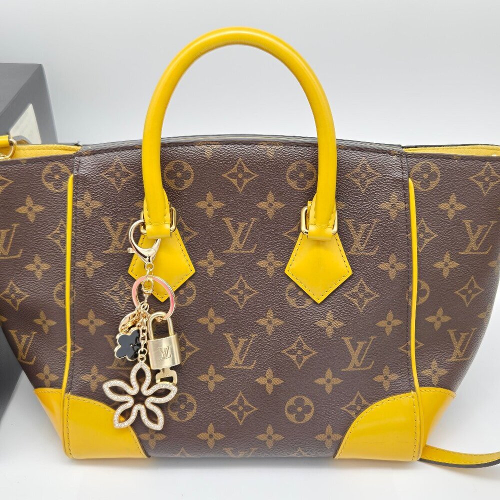 Louis Vuitton Gold Lock 🔒 Authentic LV Key + Unbranded Bag Charm - Picture 11 of 11